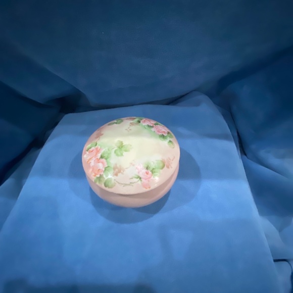 Vintage, ceramic hand painted, 3 piece vanity set. - Picture 13 of 15